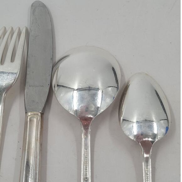 Rogers Brothers Silverplate Eternally Yours Coquette 5 Piece Setting 3-8 - Picture 7 of 9